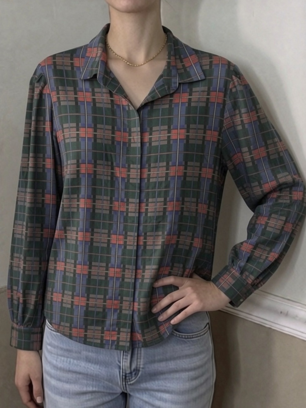 🤎 5 for $20! Plaid Long-Sleeve Button-Up Shirt in Green & Coral